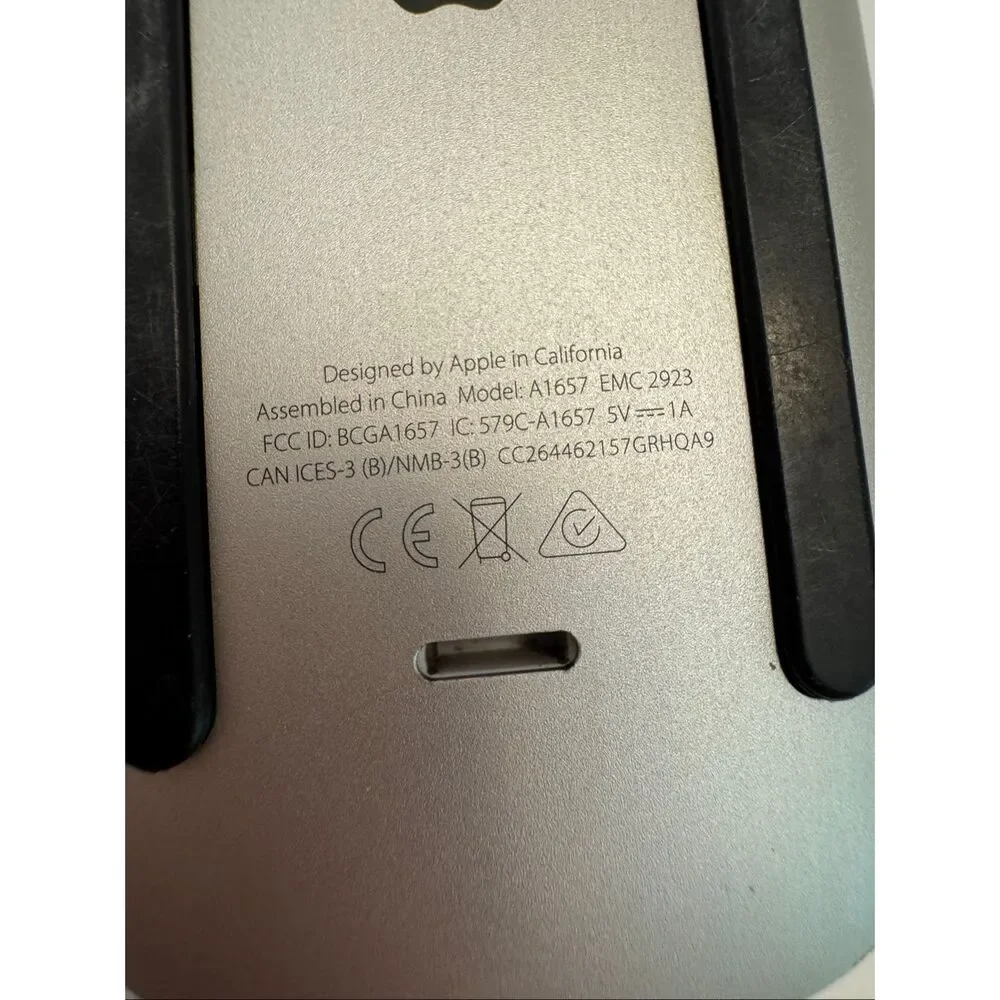 Apple Magic Mouse 2 A1657 Wireless Low Profile Rechargeable TESTED & WORKS